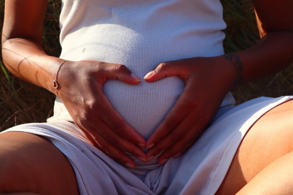 pregnant, heart hands, maternity photoshoot, pregnancy photoshoot, pregnancy, maternity, love, mom, happy mothers day, mum